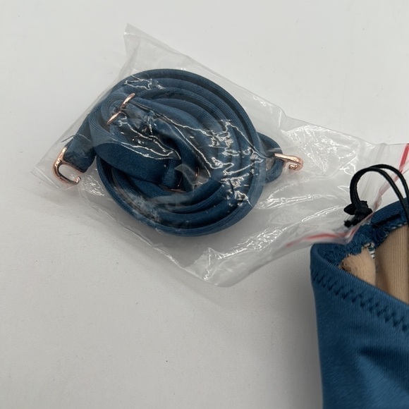 Women's Size 36B Bikini Top Blue CLOSE OUT Shade & Shore Removable Pads - Picture 3 of 4